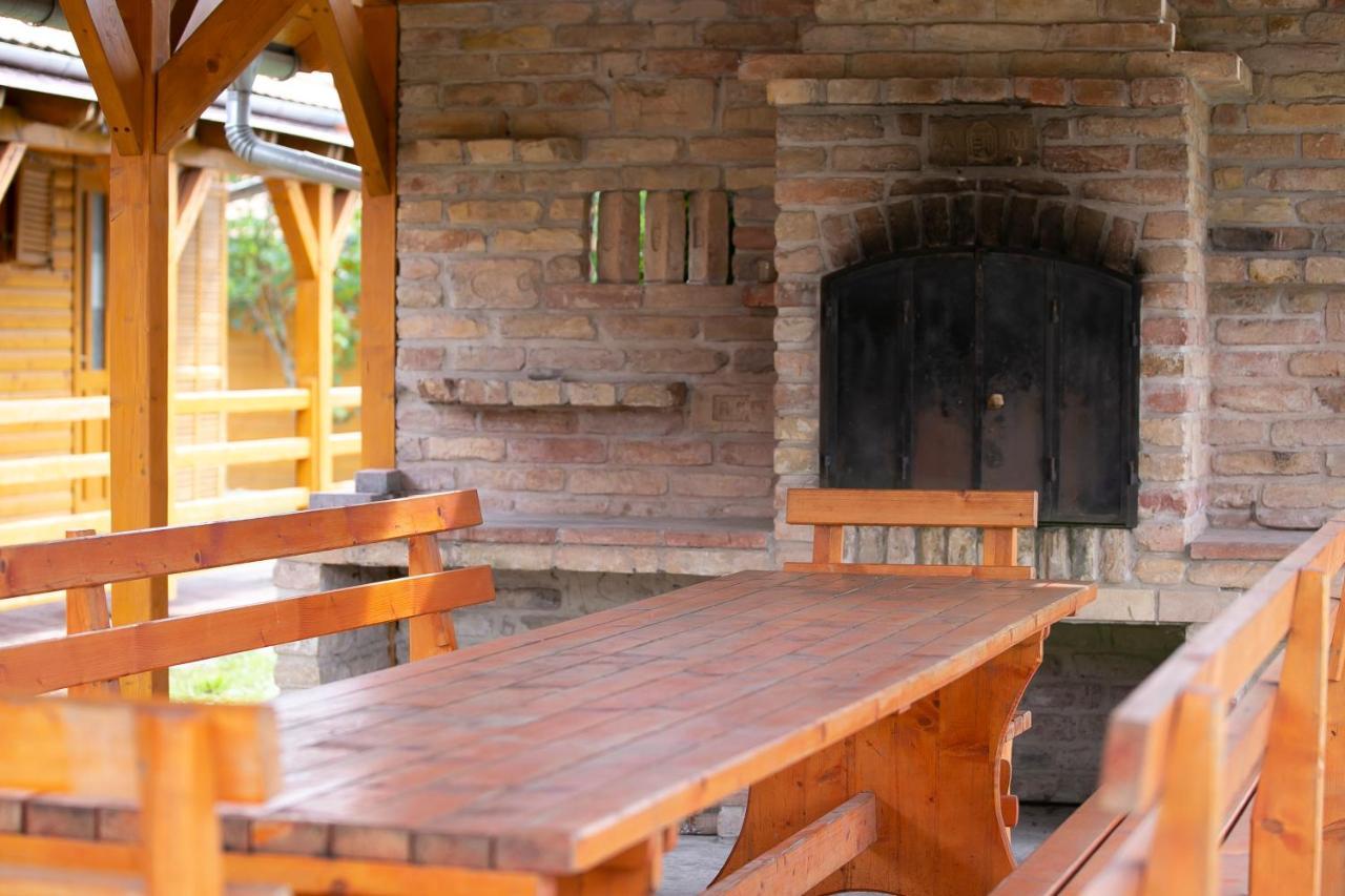 Szazszorszep Es Liliom Apartment Szigetbecse Luaran gambar